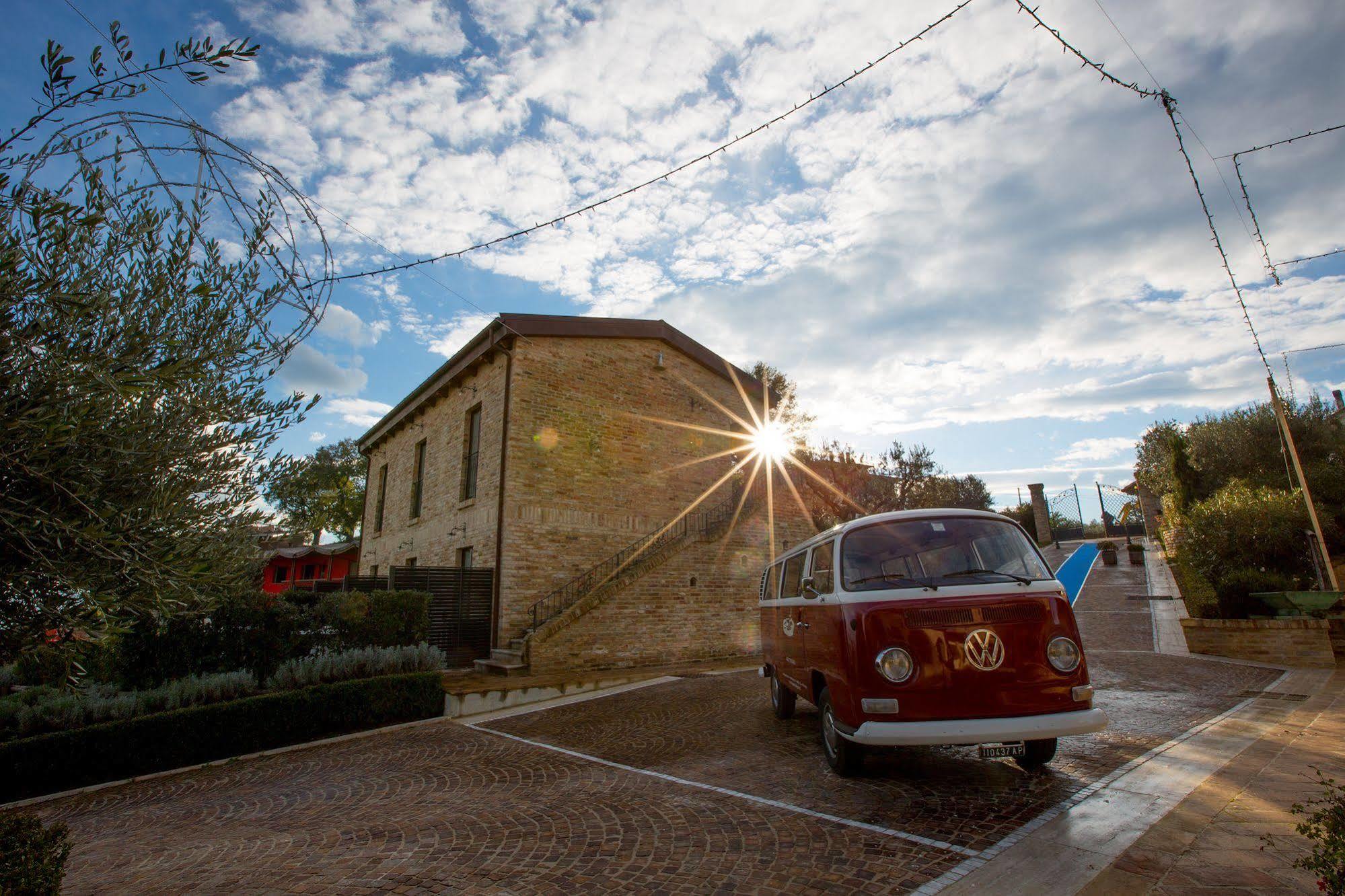 Agriturismo Il Sapore Della Luna 蒙泰普兰多内 外观 照片