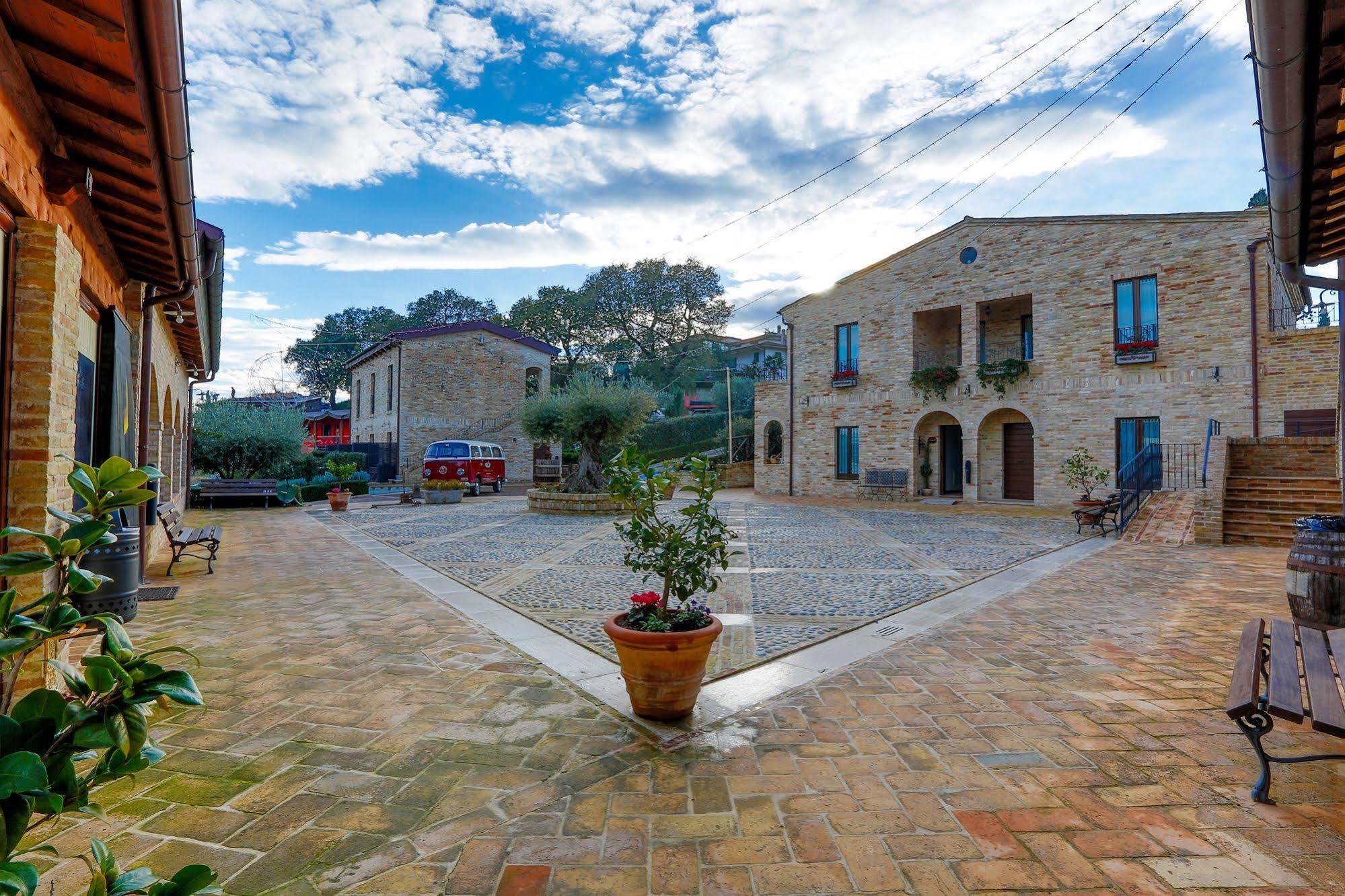 Agriturismo Il Sapore Della Luna 蒙泰普兰多内 外观 照片