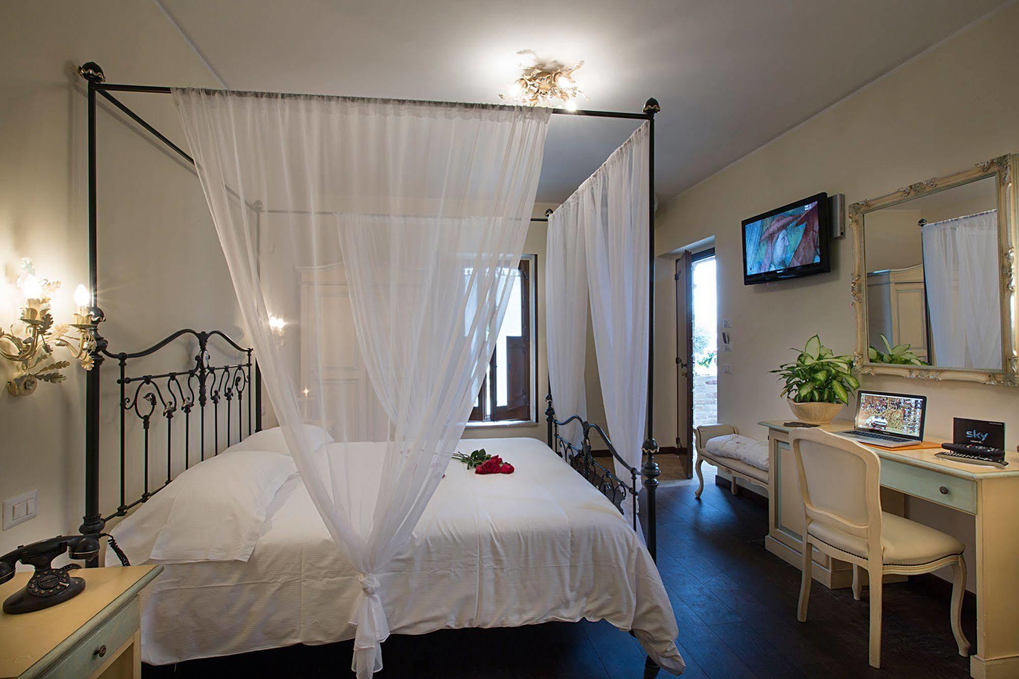 Agriturismo Il Sapore Della Luna 蒙泰普兰多内 外观 照片