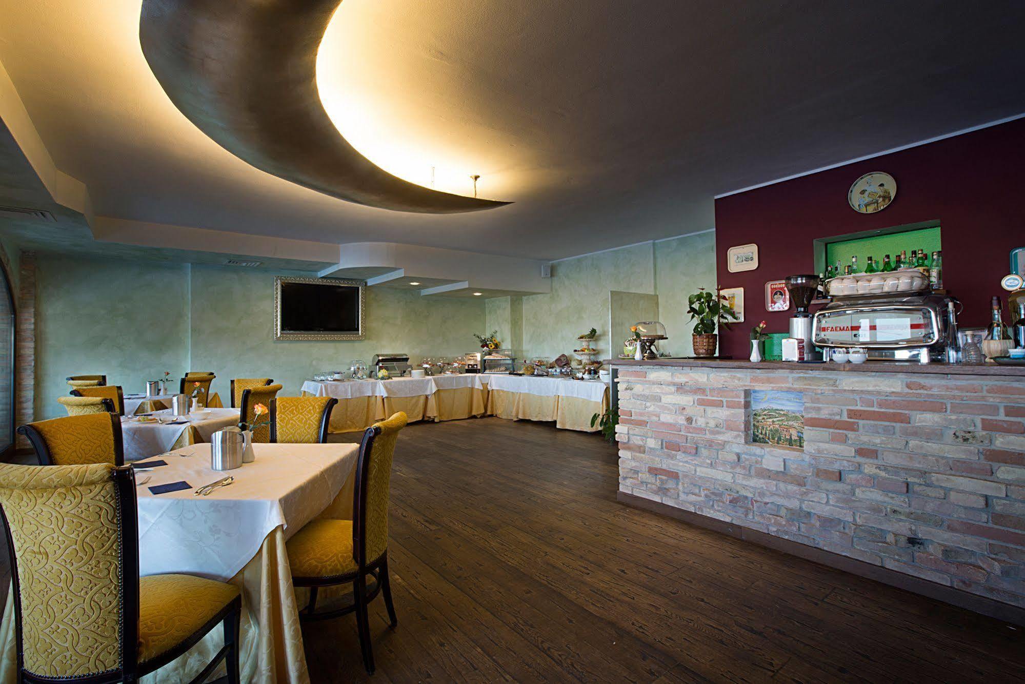 Agriturismo Il Sapore Della Luna 蒙泰普兰多内 外观 照片