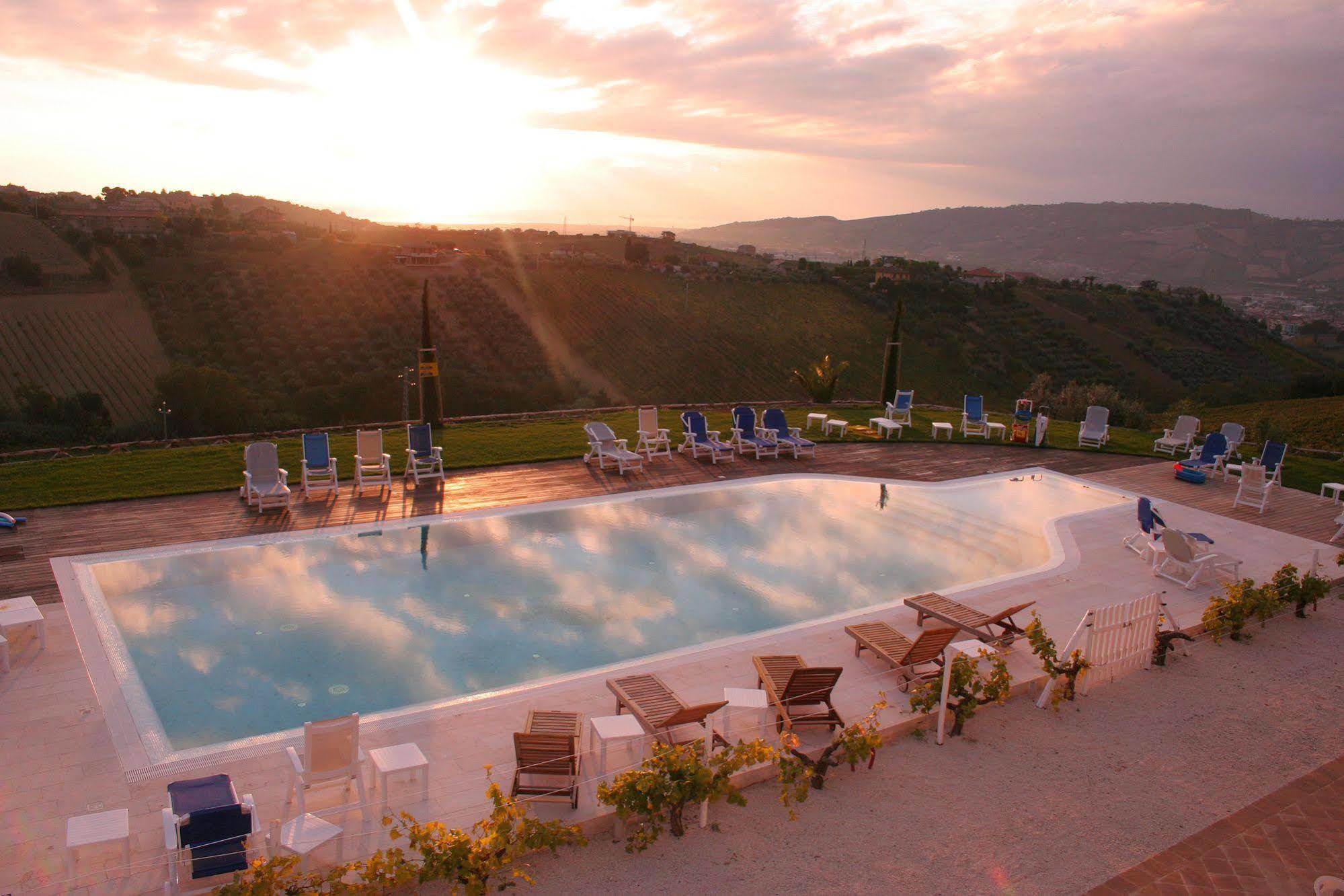 Agriturismo Il Sapore Della Luna 蒙泰普兰多内 外观 照片